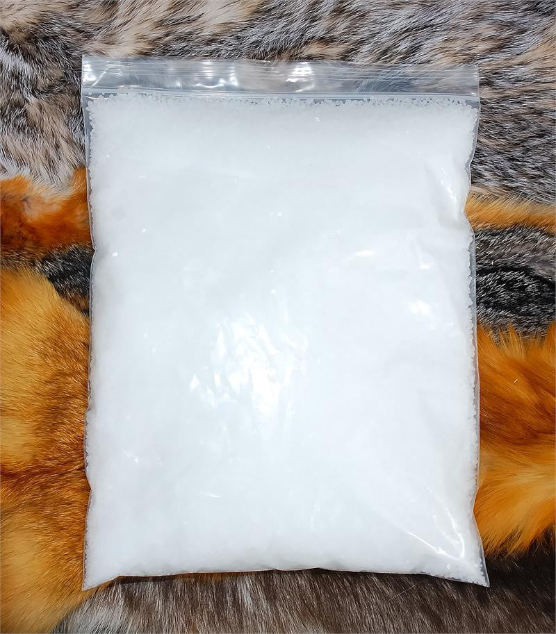 Performance Trapping Gear 5 Lb Odorless Flake Wax – Freeze Proof, Dirt Free For Traps